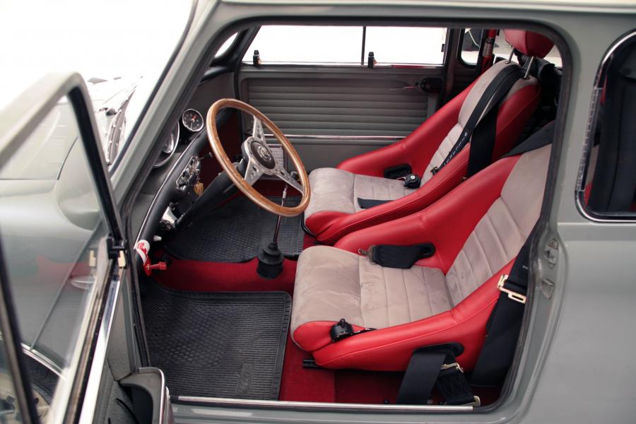 Интерьер Austin Mini Cooper S Rally (ADO15) 1964 года  (фото 16 из 25)